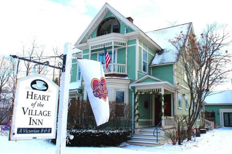 Heart Of The Village Bed & Breakfast In Shelburne Vt Exterior photo